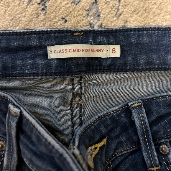 Levi Strauss & Co Classic Mid Rise Skinny Jeans! Size 8! - Picture 3 of 5